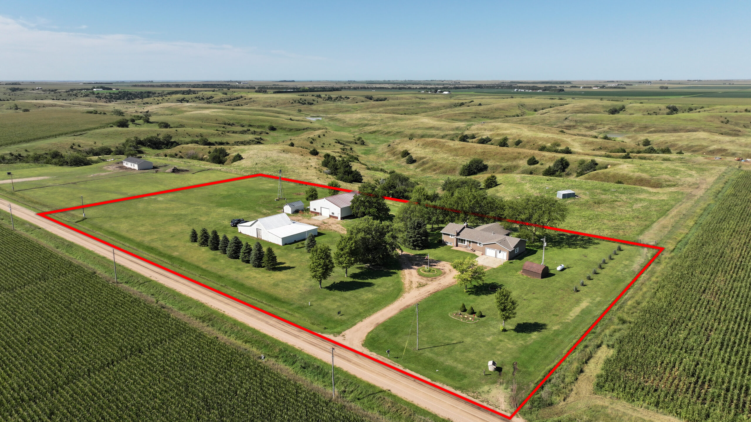 south bertrand acreage rural land near holdrege and kearney featuring home rustic barn and mechanics dream shop located in Phelps county nebraska listed by Dan Muirhead and Faith Correll of Agri Affiliates