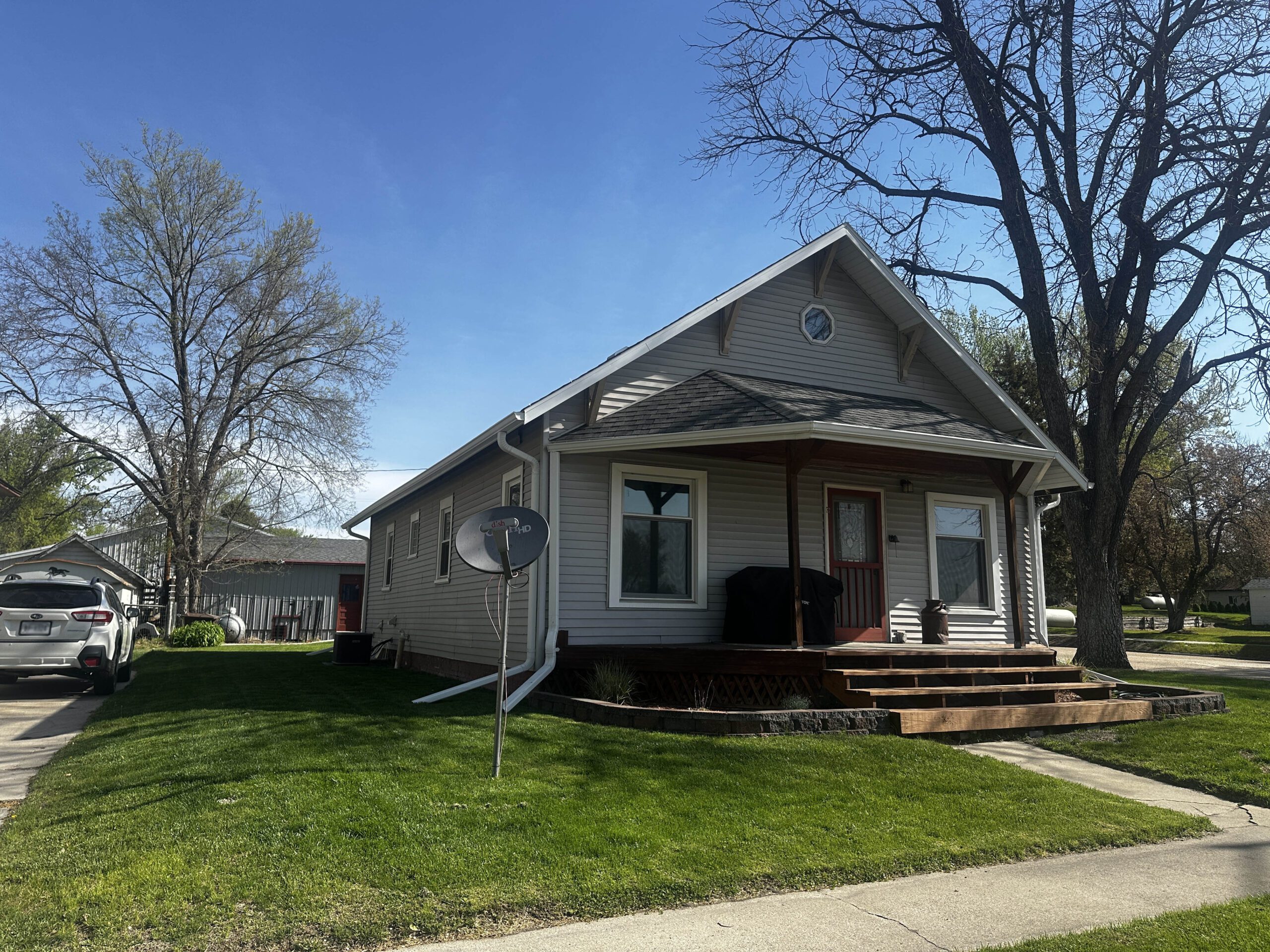701 court street in thedford nebraska residential real estate for sale spacious lot listed by agri affiliates real estate professionals bonnie downing, ARA and Dave Masek and faith correll