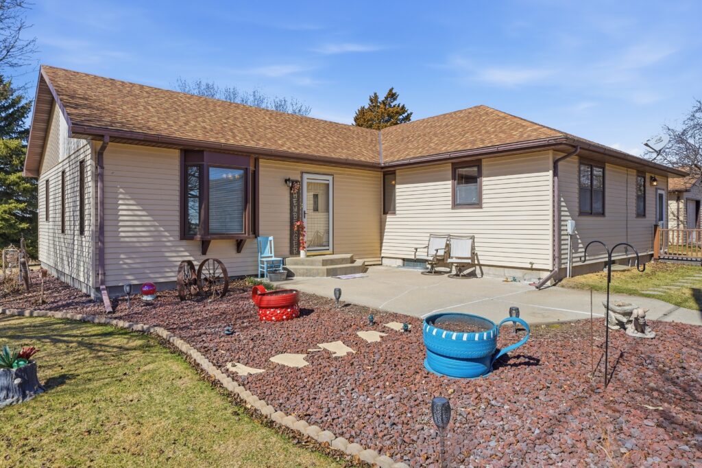 14200 w DLD road Juniata acreage rural residential home for sale in adams county nebraska listed by agri affiliates real estate agent adam pavelka and jeff parr of hastings ne